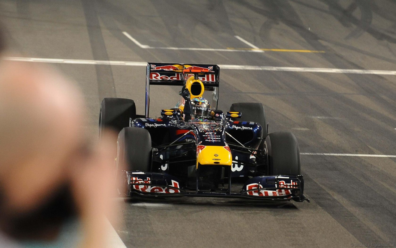 SEBASTIAN VETTEL WORLD CHAMPION 2010 1680x1050