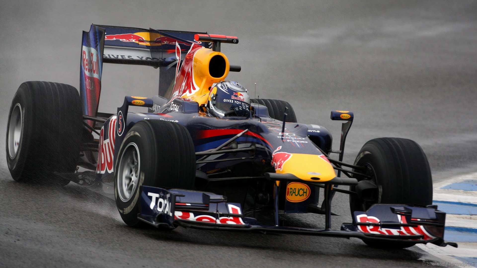 SEBASTIAN VETTEL WORLD CHAMPION 2010 1920x1080