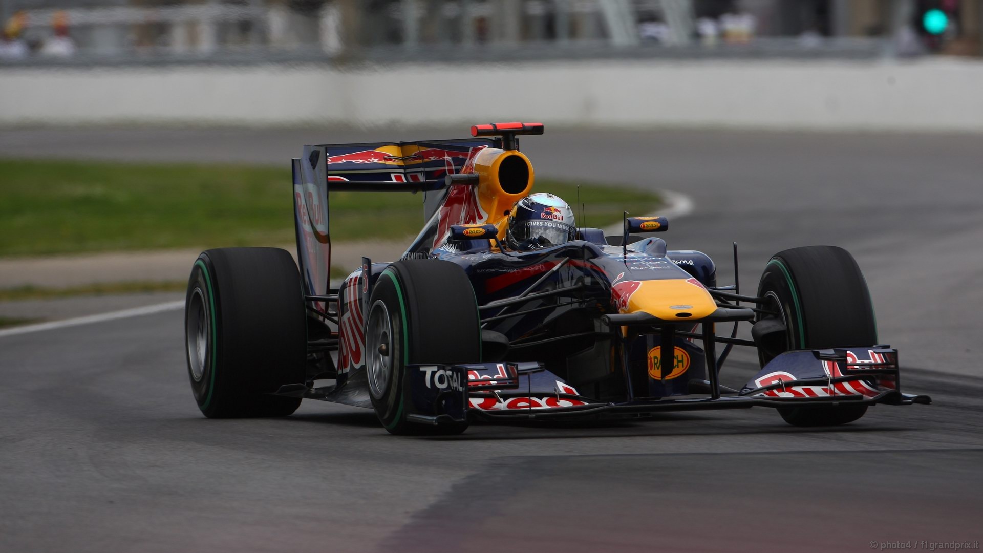 SEBASTIAN VETTEL WORLD CHAMPION 2010 1920x1080