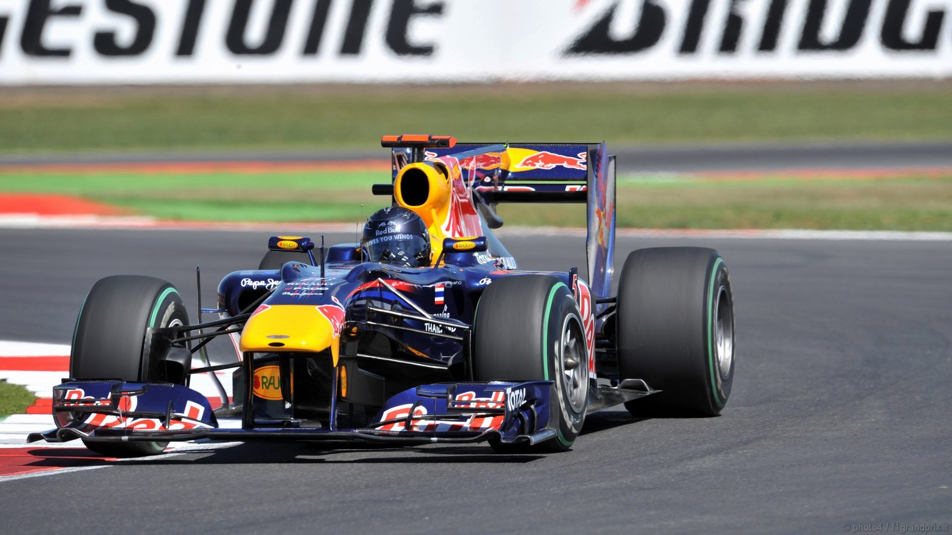SEBASTIAN VETTEL WORLD CHAMPION 2010 1920x1080