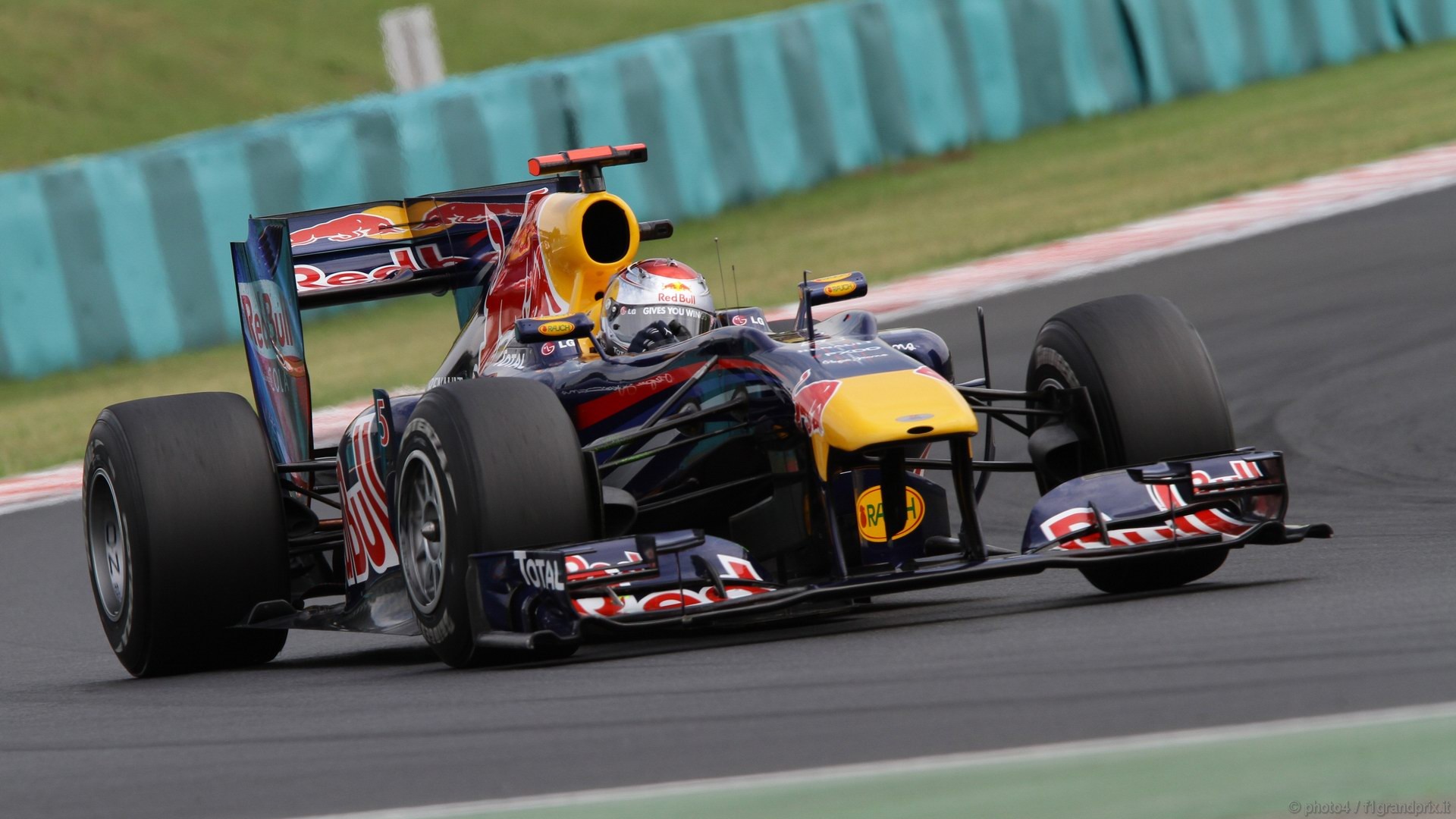 SEBASTIAN VETTEL WORLD CHAMPION 2010 1920x1080