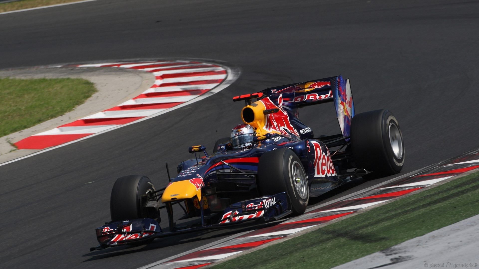 SEBASTIAN VETTEL WORLD CHAMPION 2010 1920x1080