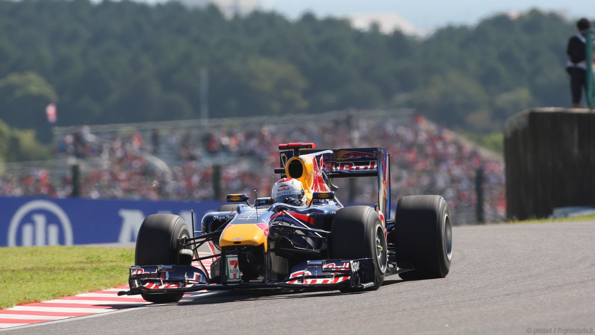 SEBASTIAN VETTEL WORLD CHAMPION 2010 1920x1080