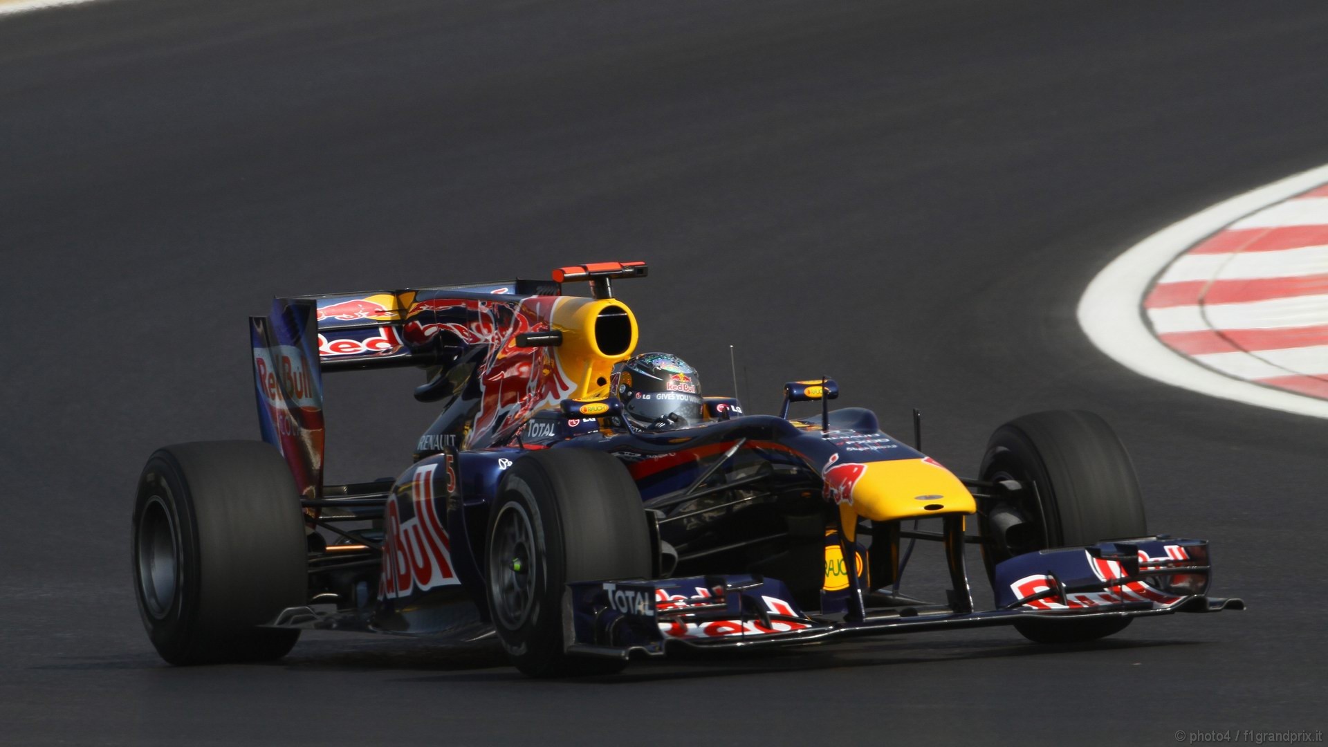 SEBASTIAN VETTEL WORLD CHAMPION 2010 1920x1080