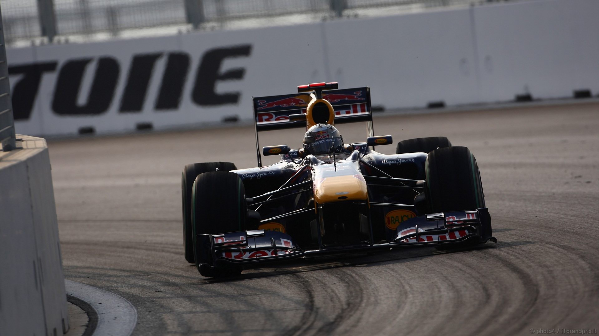 SEBASTIAN VETTEL WORLD CHAMPION 2010 1920x1080