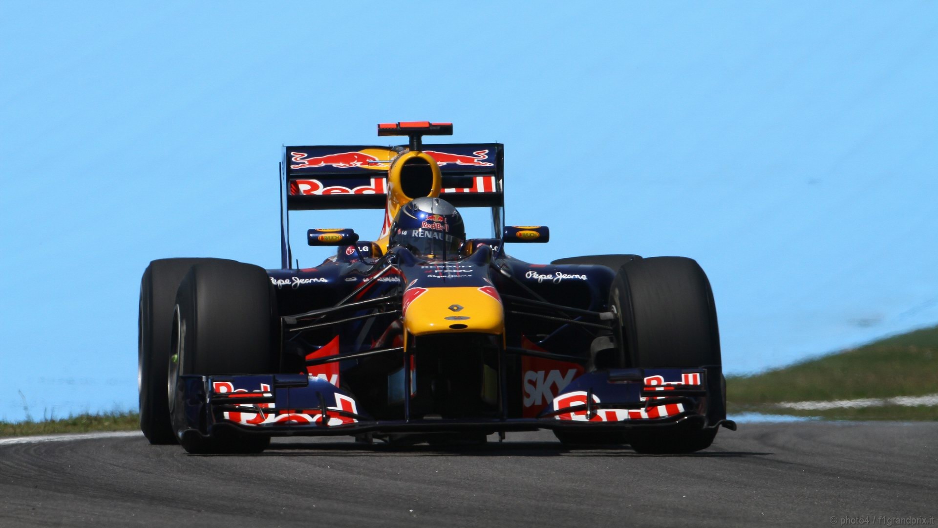 SEBASTIAN VETTEL WORLD CHAMPION 2010 1920x1080