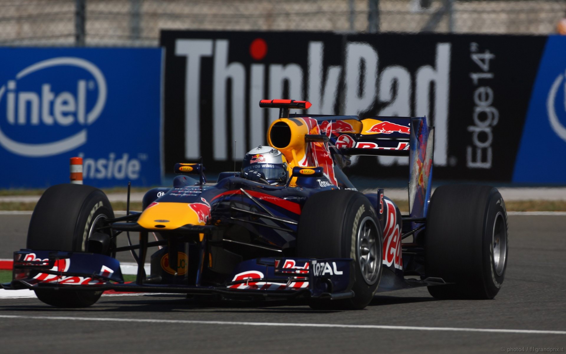 SEBASTIAN VETTEL WORLD CHAMPION 2010 1920x1200