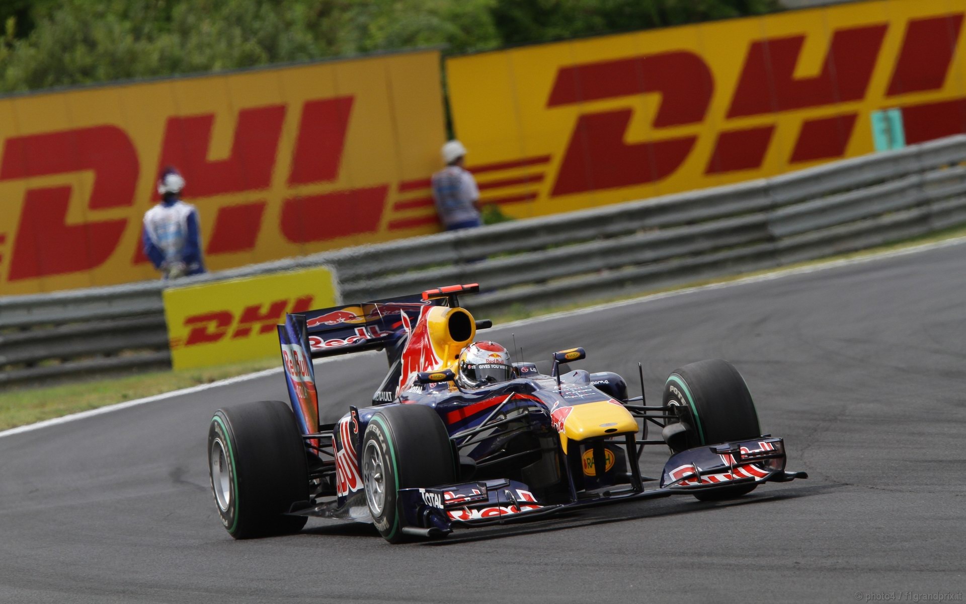 SEBASTIAN VETTEL WORLD CHAMPION 2010 1920x1200