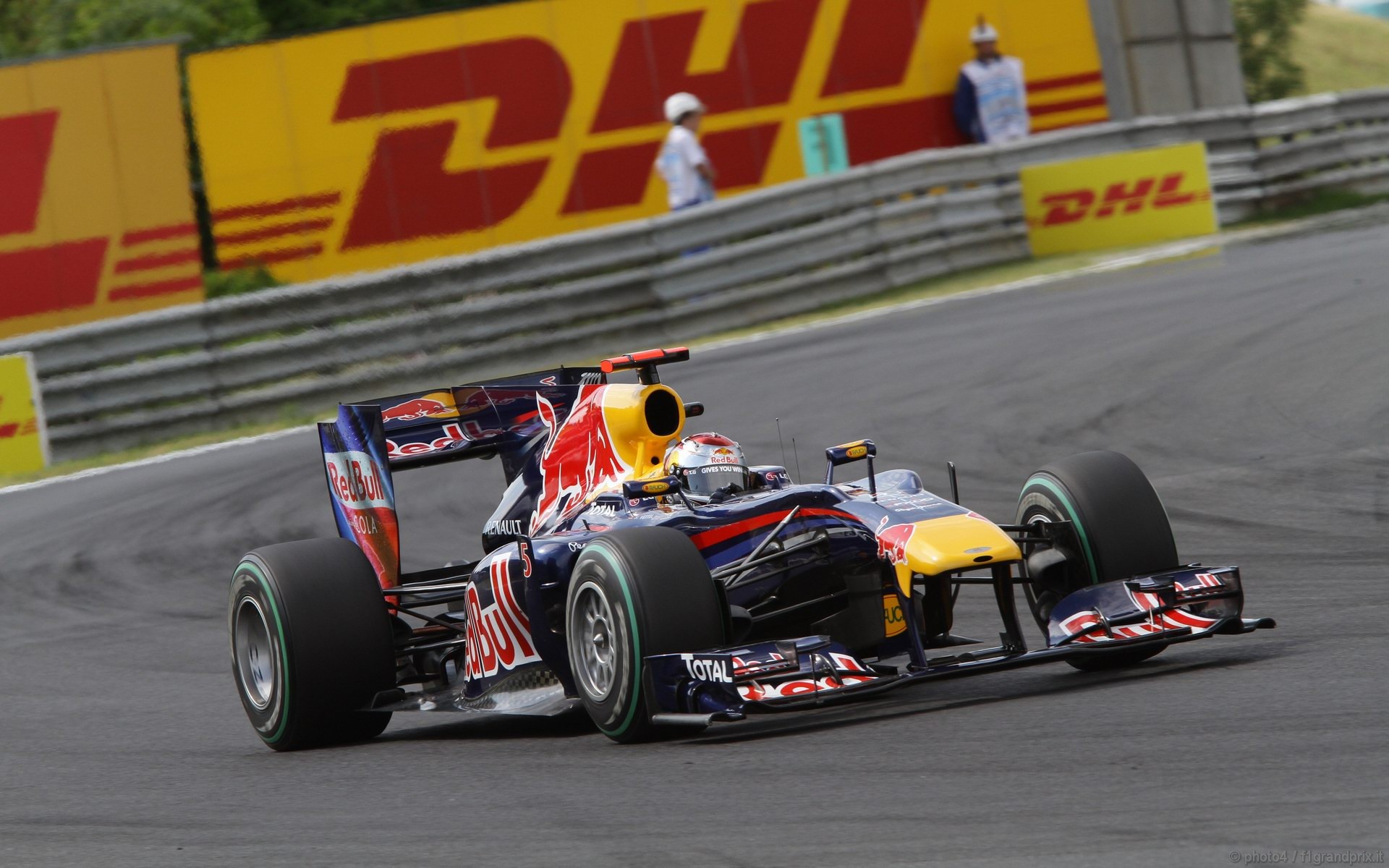SEBASTIAN VETTEL WORLD CHAMPION 2010 1920x1200