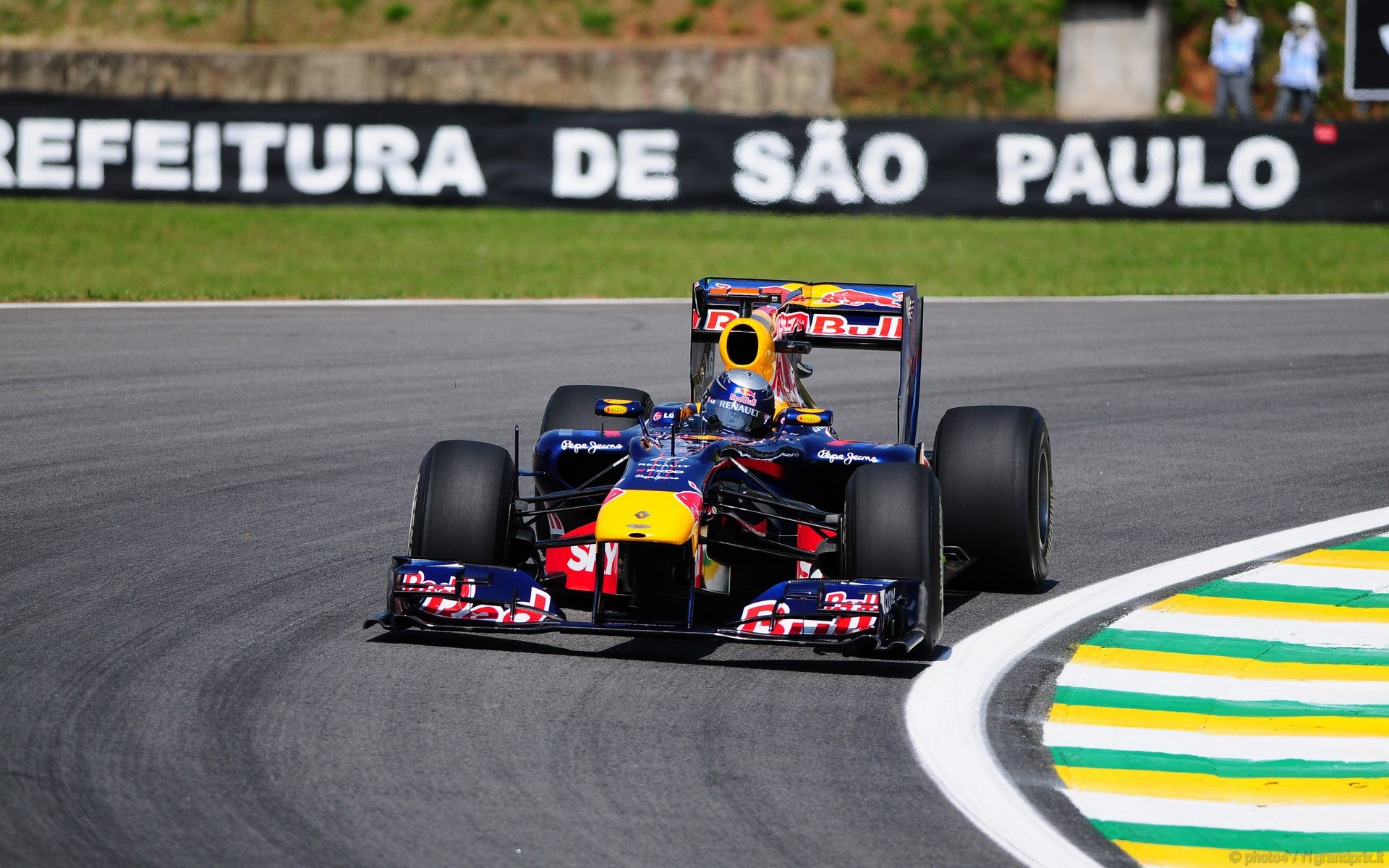 SEBASTIAN VETTEL WORLD CHAMPION 2010 1920x1200