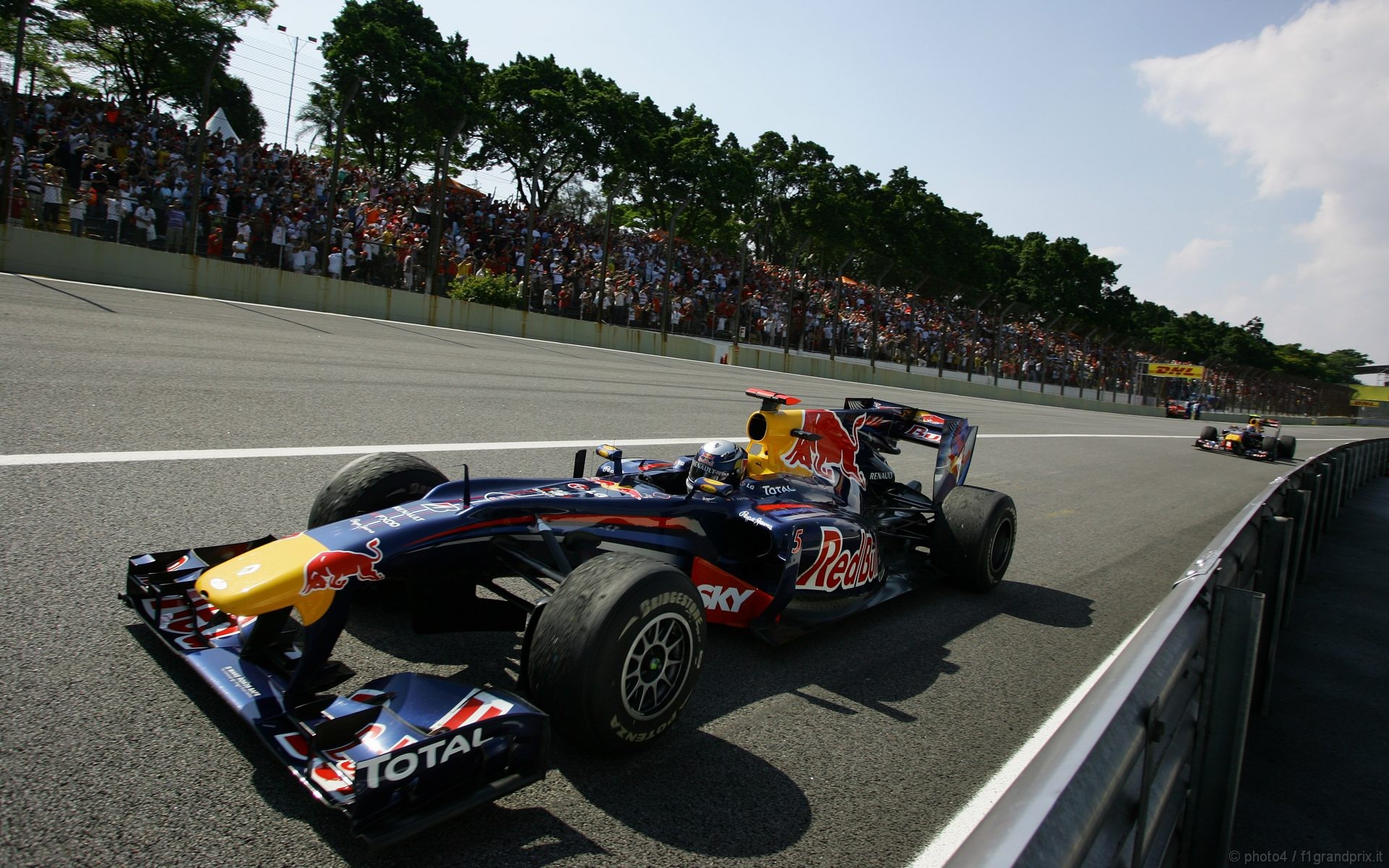 SEBASTIAN VETTEL WORLD CHAMPION 2010 1920x1200