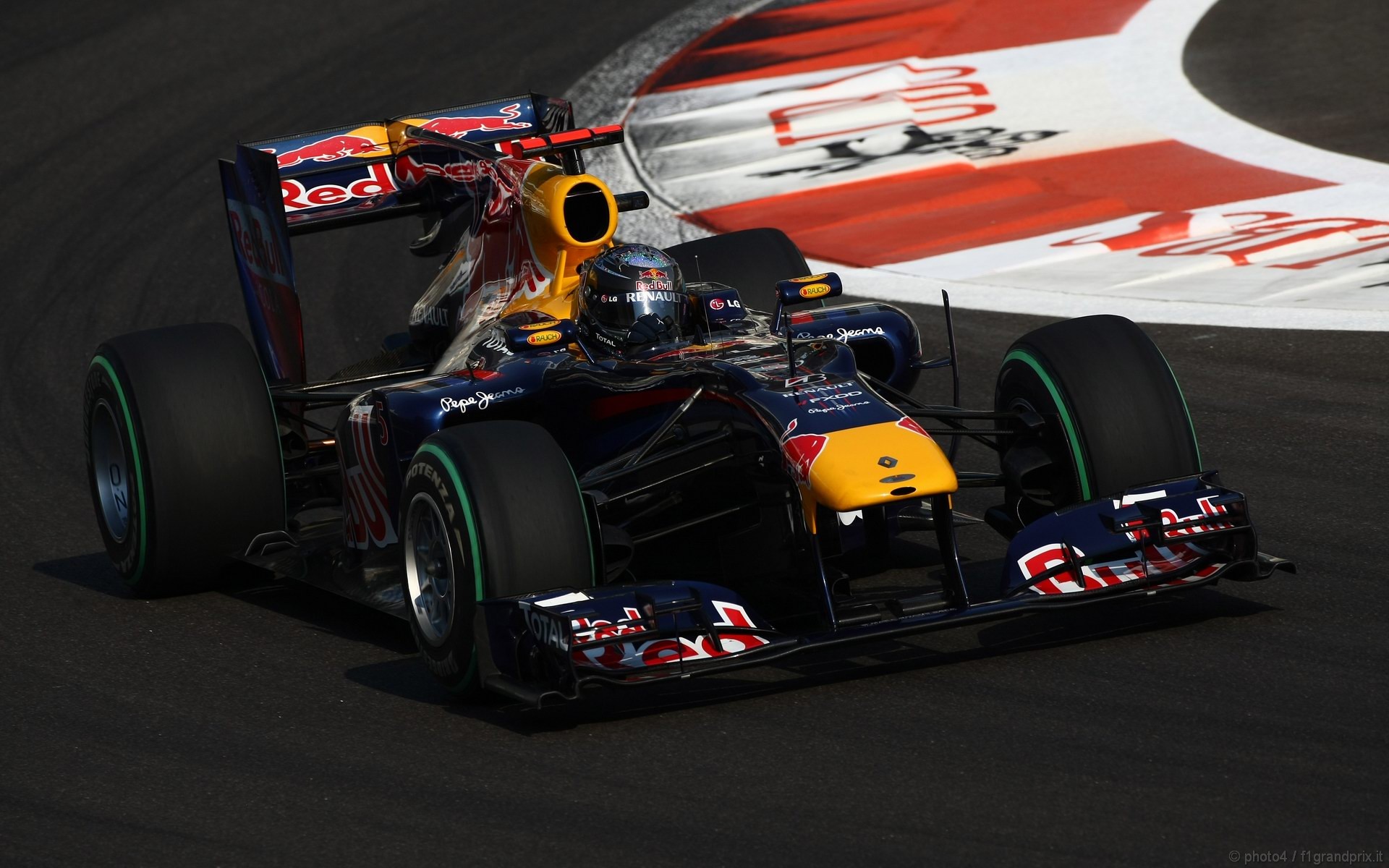 SEBASTIAN VETTEL WORLD CHAMPION 2010 1920x1200