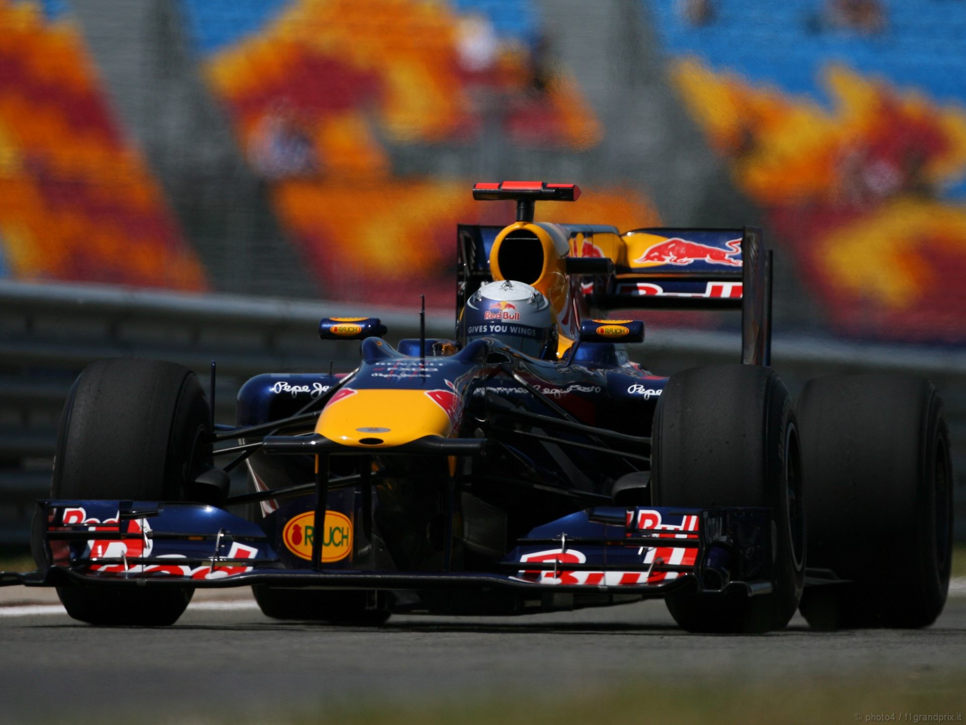 SEBASTIAN VETTEL WORLD CHAMPION 2010 1920x1440