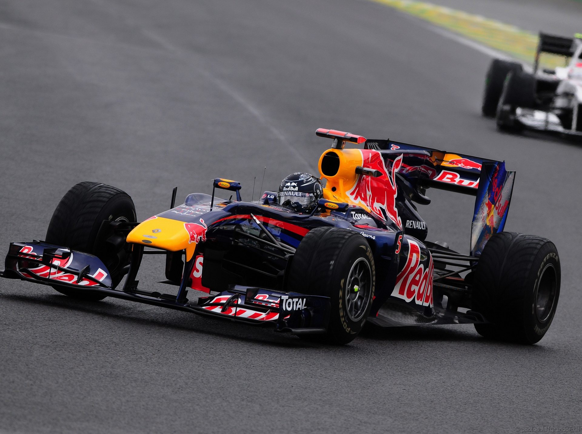 SEBASTIAN VETTEL WORLD CHAMPION 2010 1920x1440