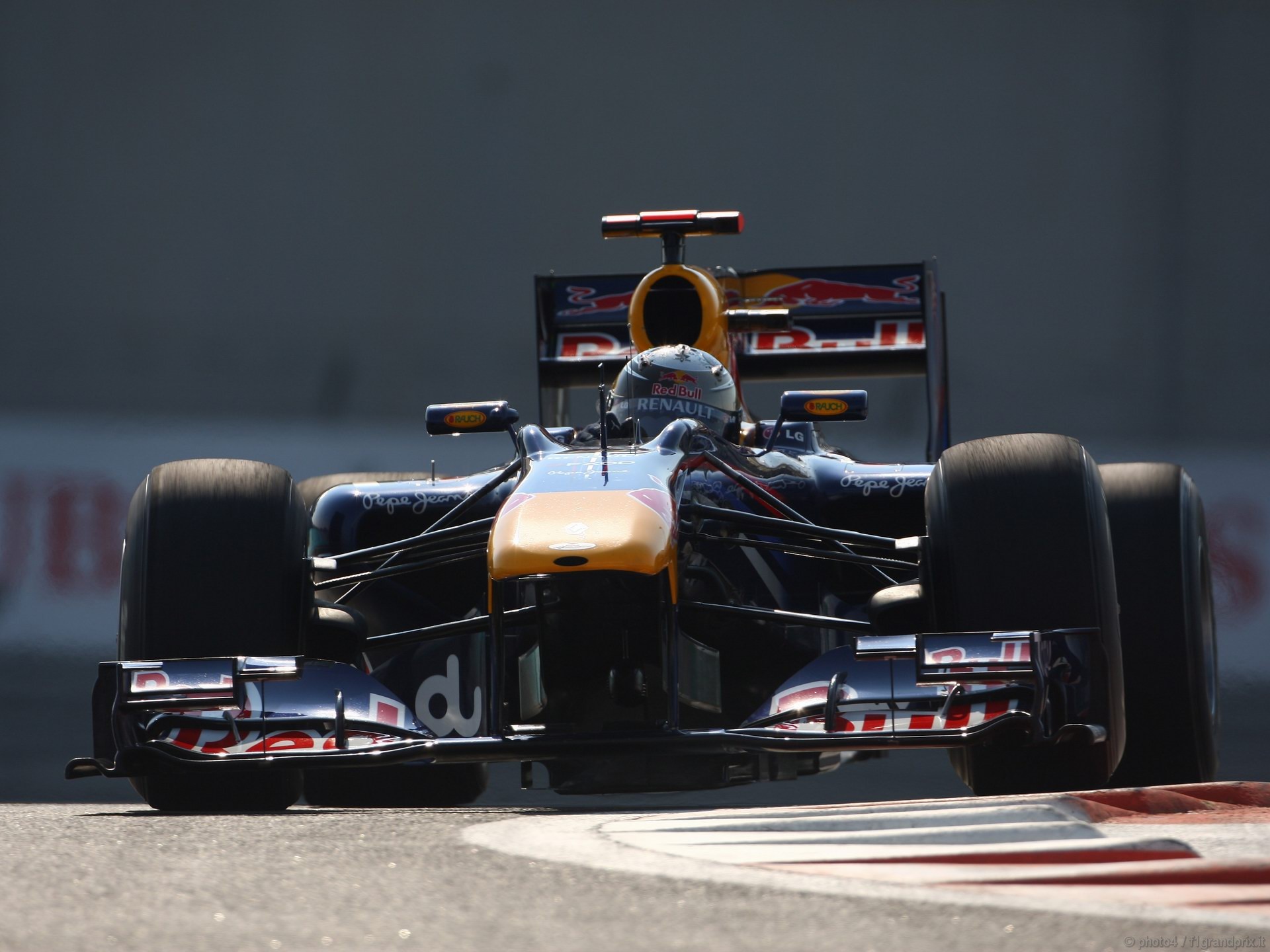 SEBASTIAN VETTEL WORLD CHAMPION 2010 1920x1440