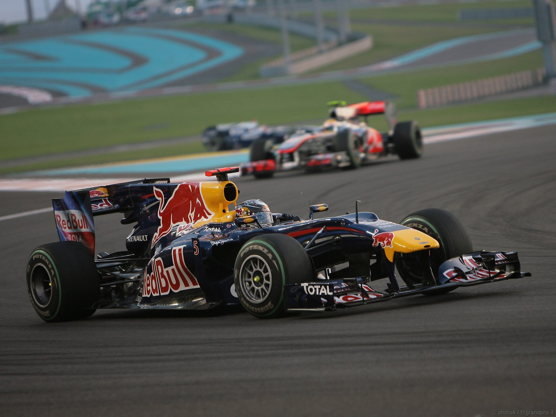 SEBASTIAN VETTEL WORLD CHAMPION 2010 1920x1440