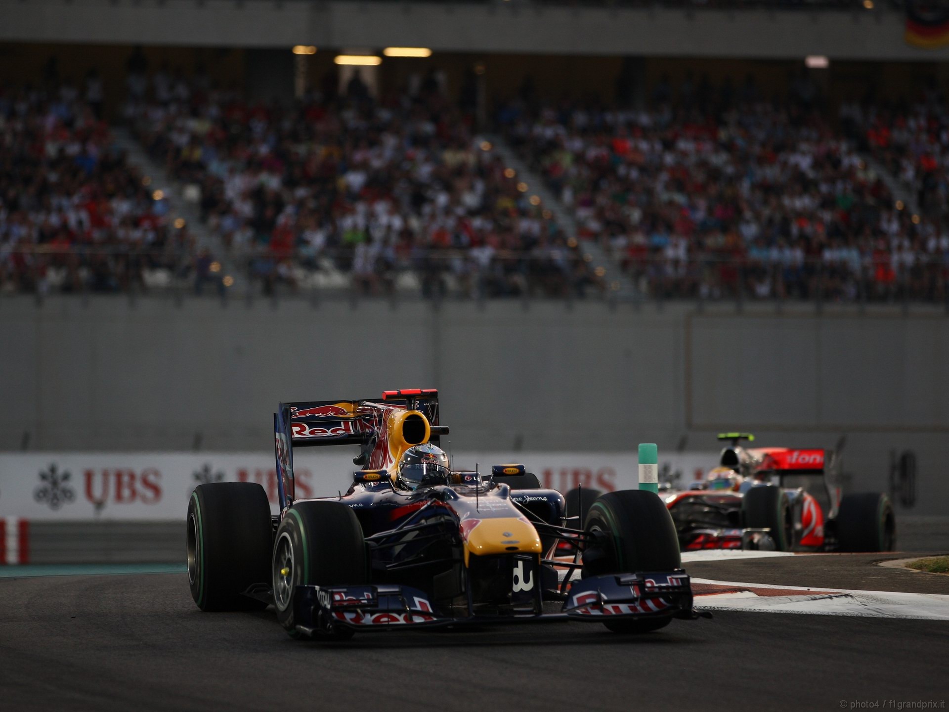 SEBASTIAN VETTEL WORLD CHAMPION 2010 1920x1440
