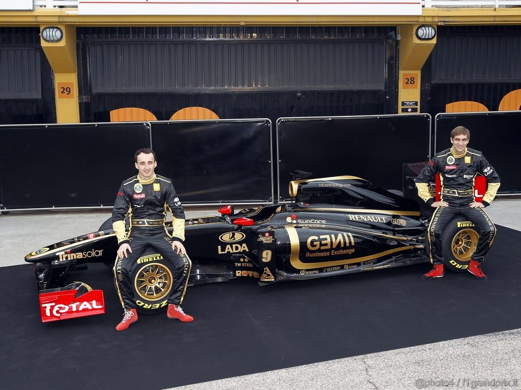 Lotus Renault R31 1024x768