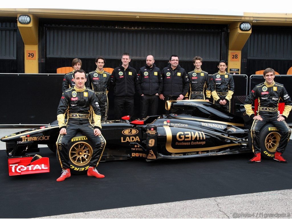 Lotus Renault R31 1024x768