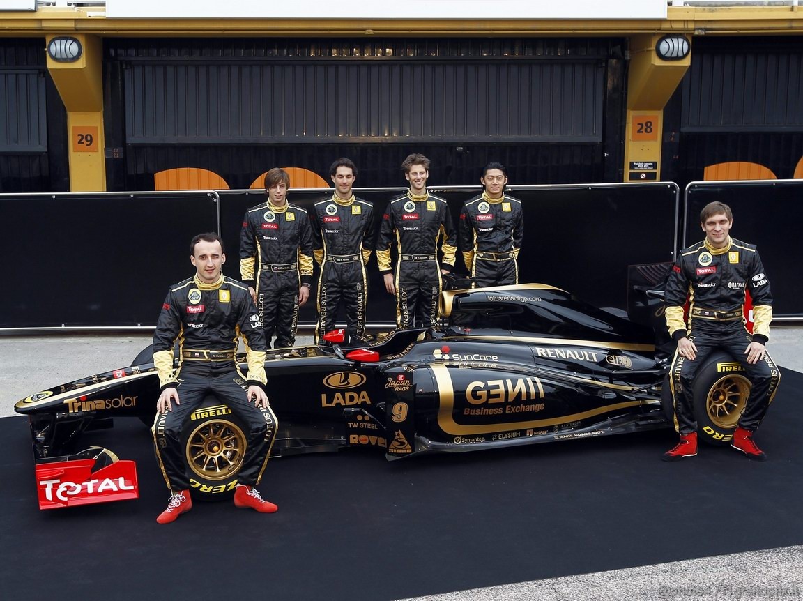 Lotus Renault R31 1152x864
