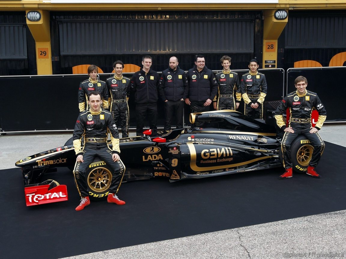 Lotus Renault R31 1152x864
