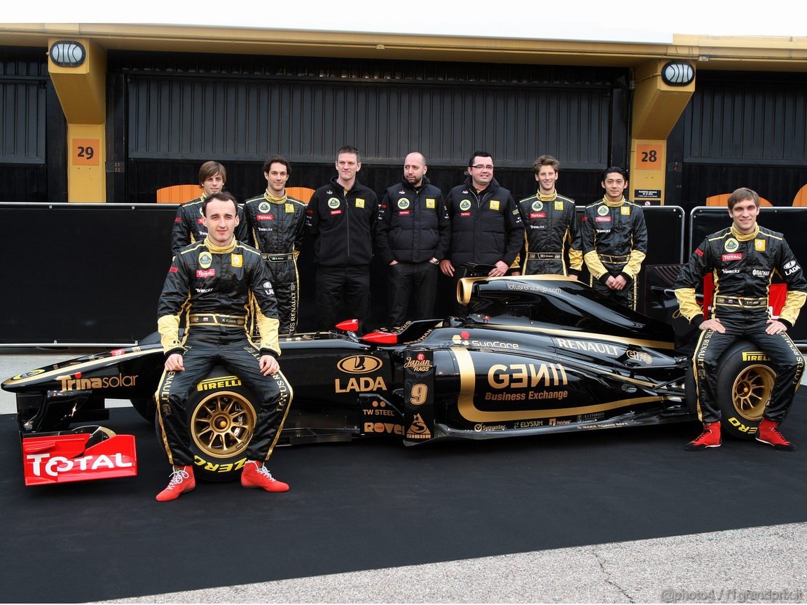 Lotus Renault R31 1152x864
