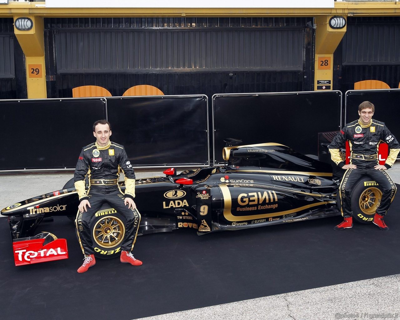 Lotus Renault R31 1280x1024