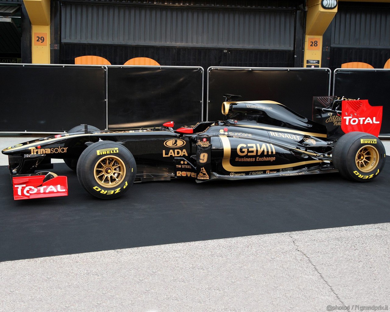 Lotus Renault R31 1280x1024