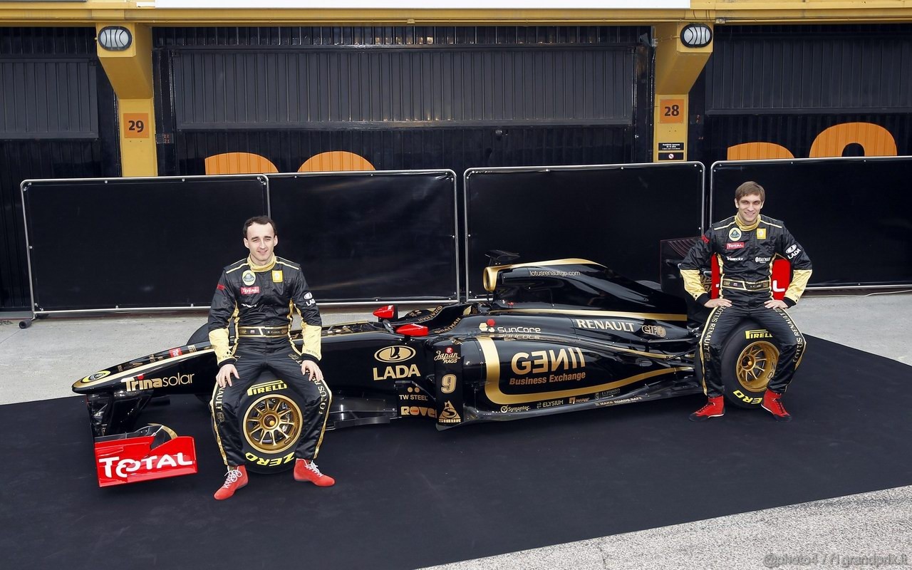 Lotus Renault R31 1280x800