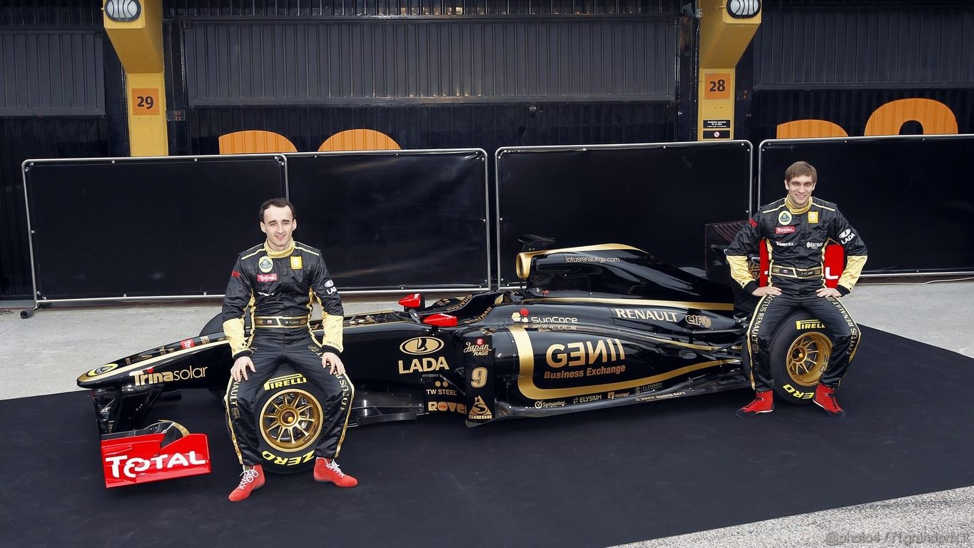 Lotus Renault R31 1366x768