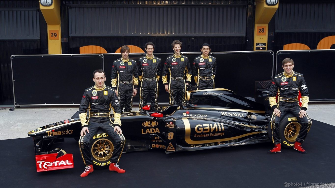 Lotus Renault R31 1366x768