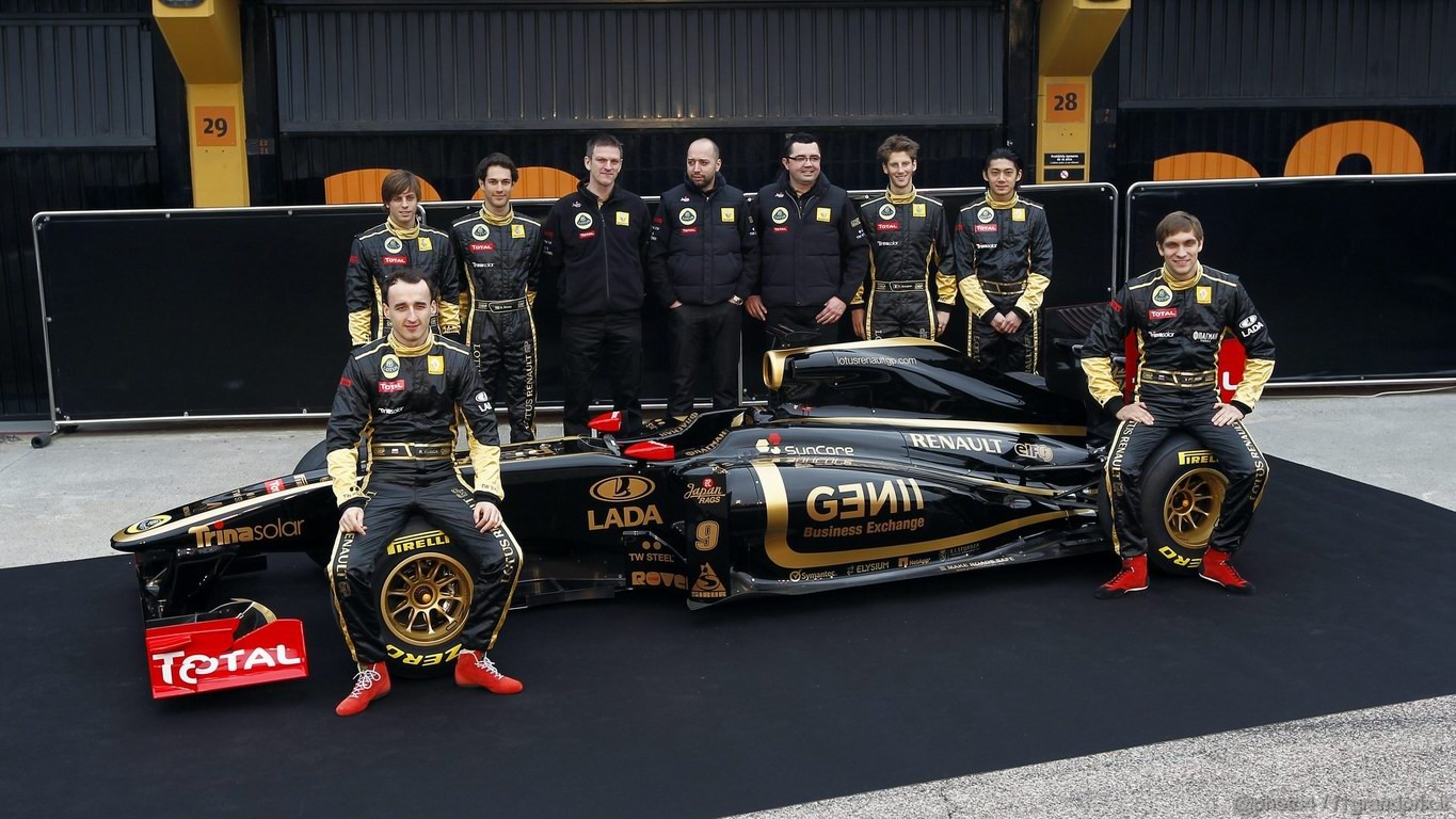 Lotus Renault R31 1366x768