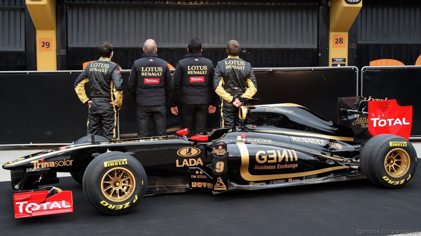 Lotus Renault R31 1366x768