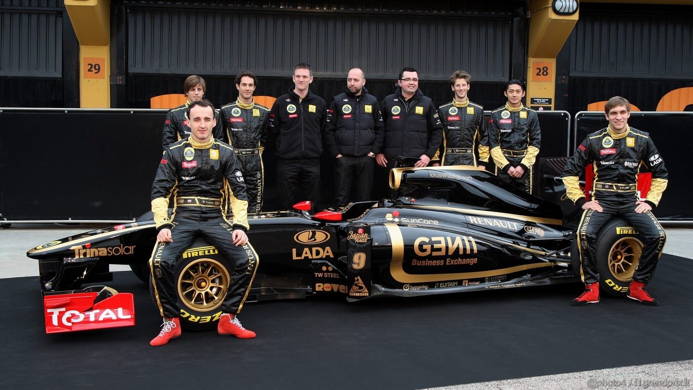 Lotus Renault R31 1366x768