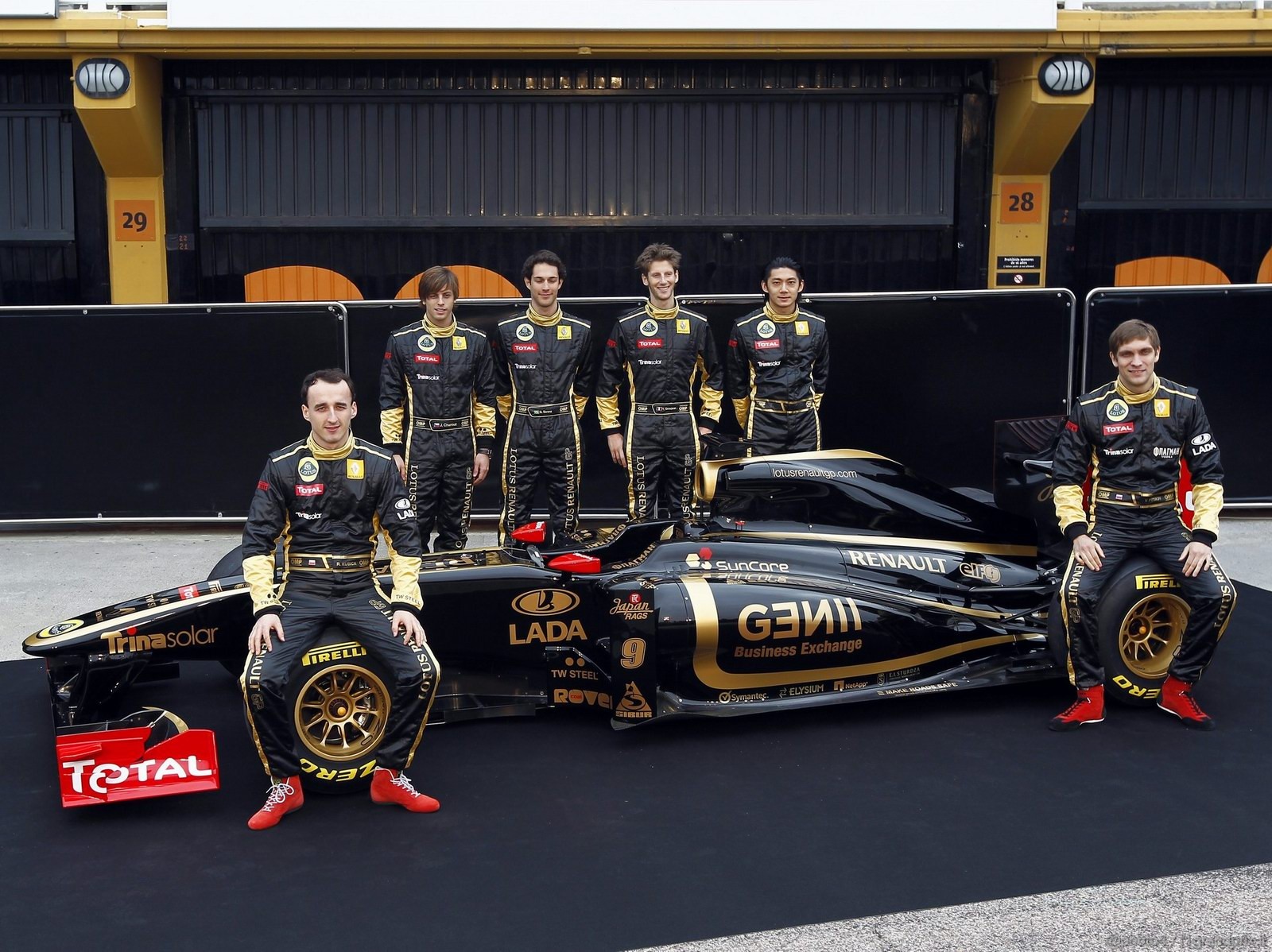 Lotus Renault R31 1600x1200