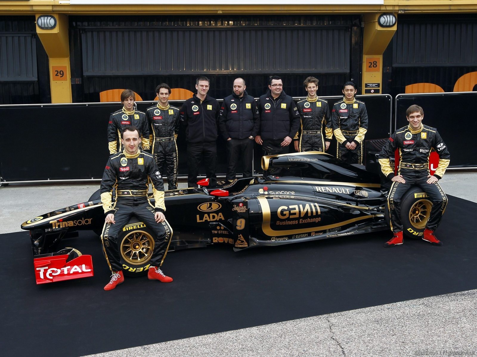 Lotus Renault R31 1600x1200