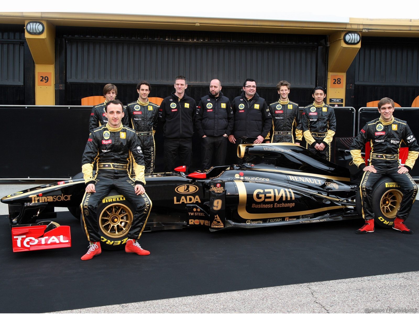 Lotus Renault R31 1600x1200