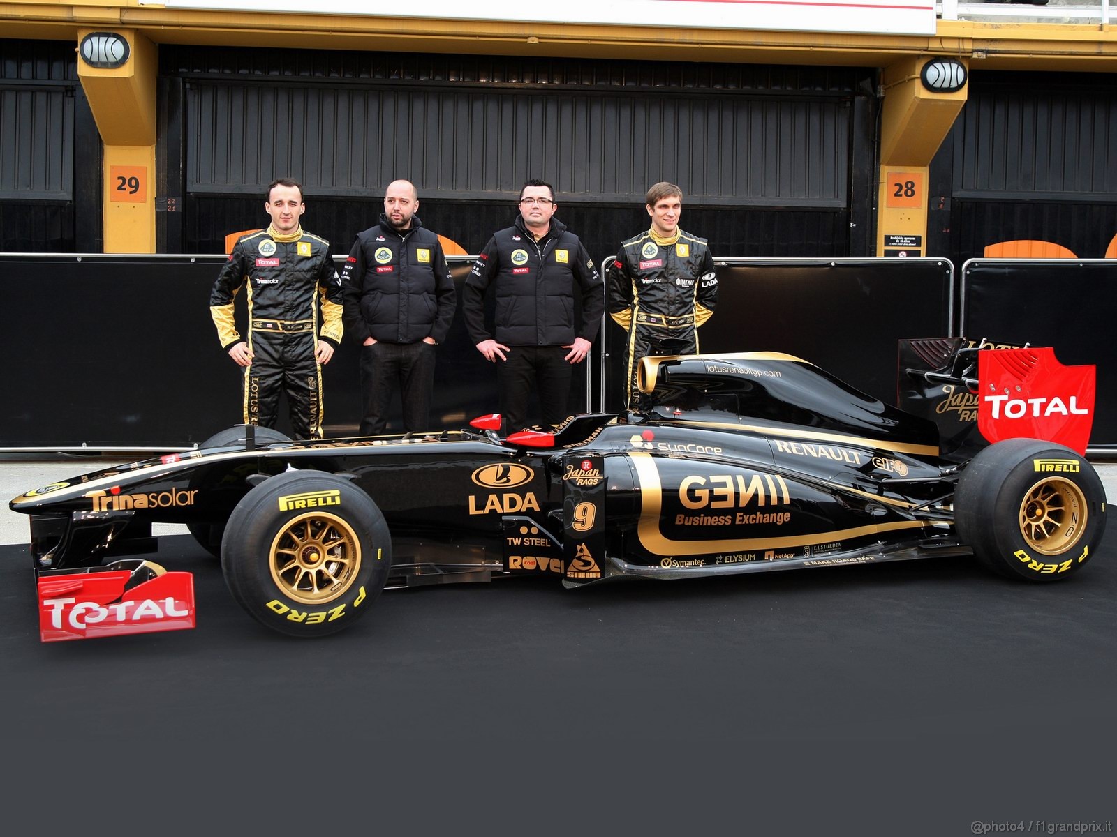 Lotus Renault R31 1600x1200