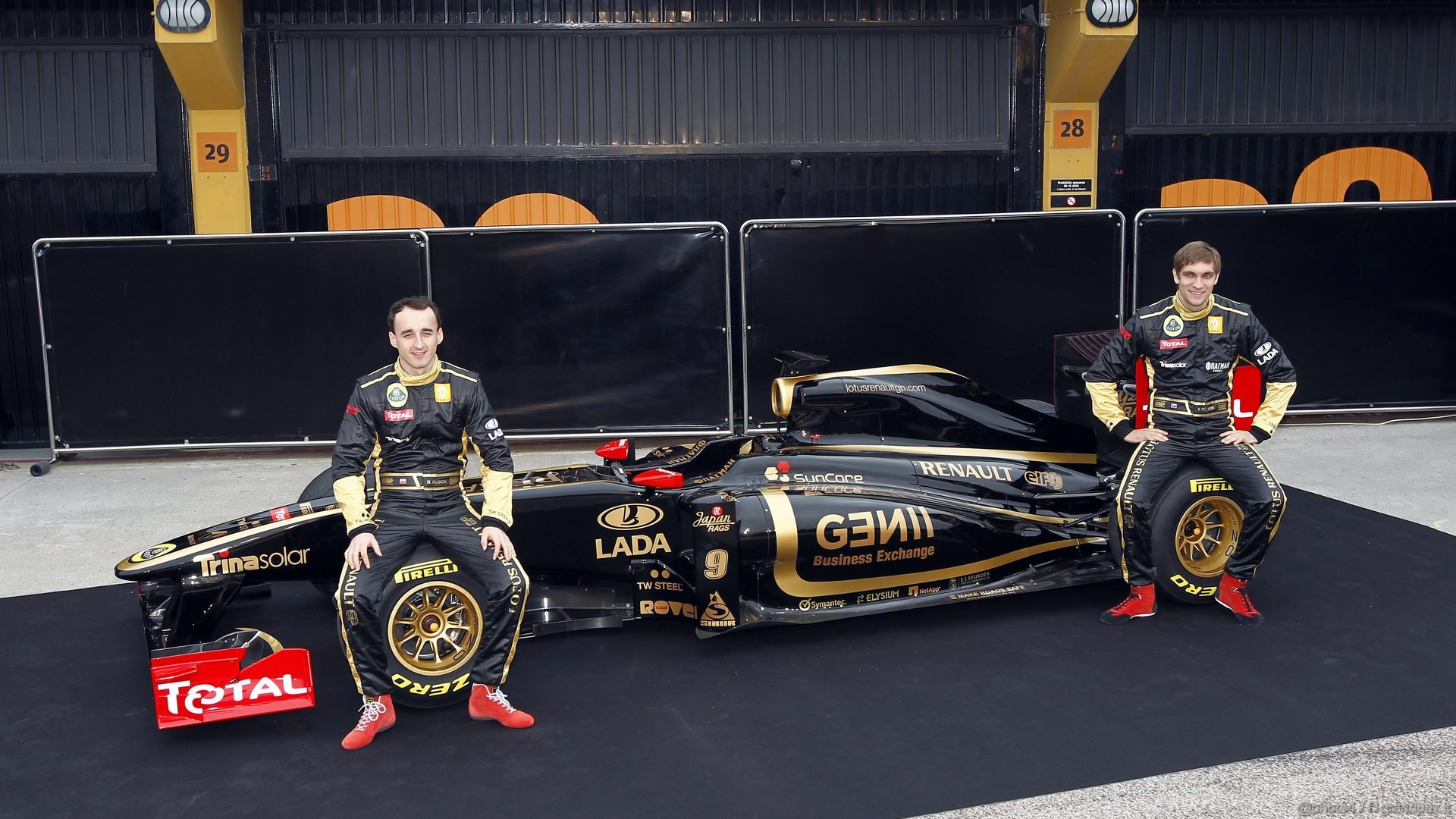 Lotus Renault R31 1920x1080