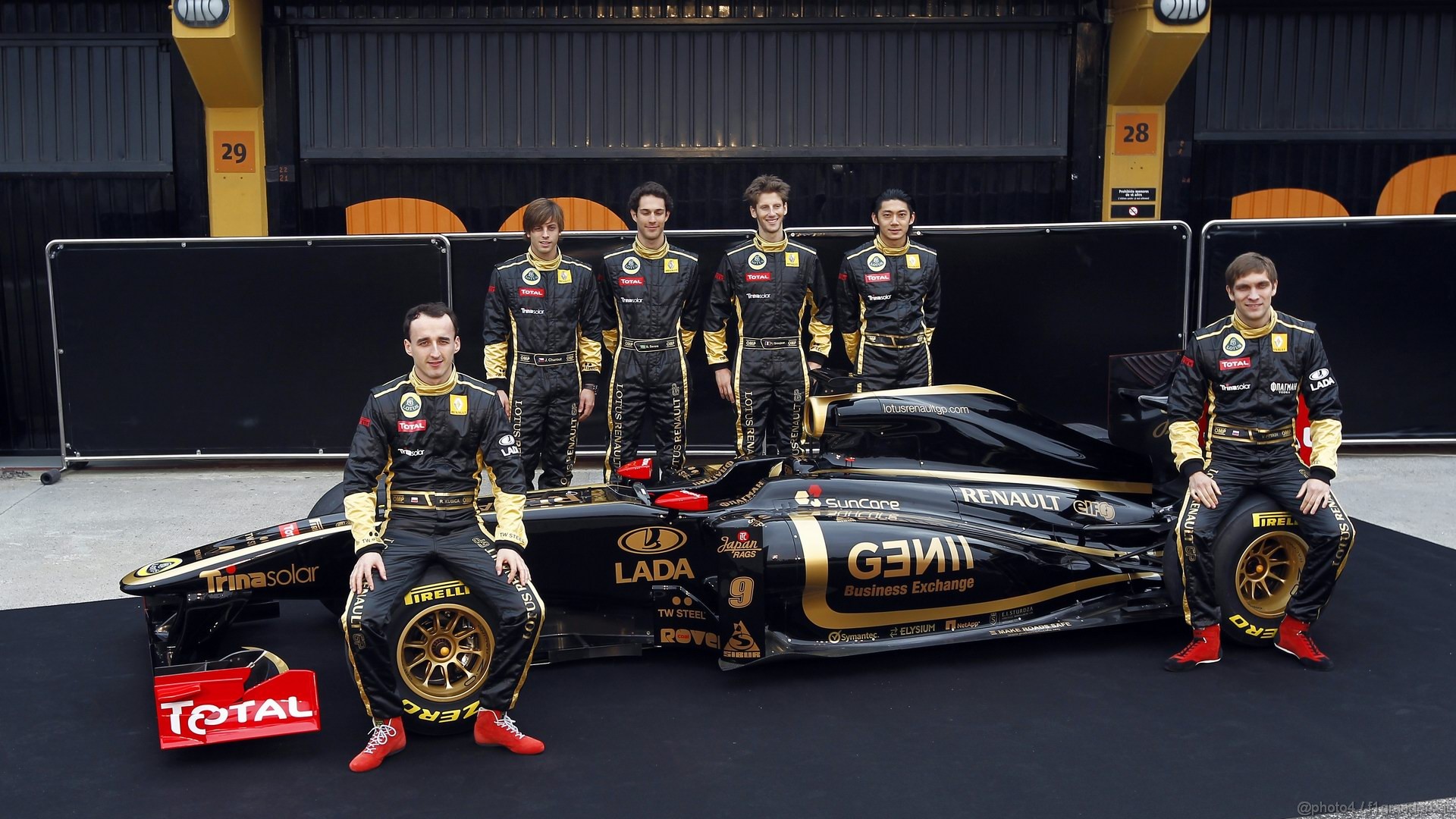 Lotus Renault R31 1920x1080