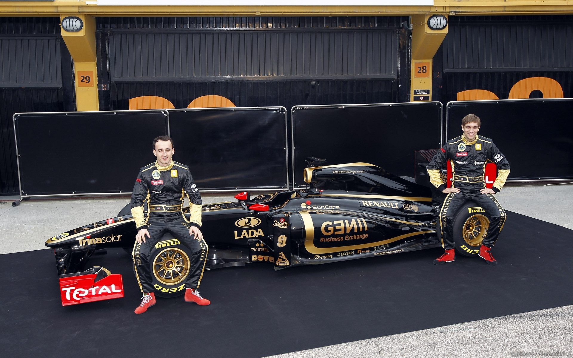 Lotus Renault R31 1920x1200
