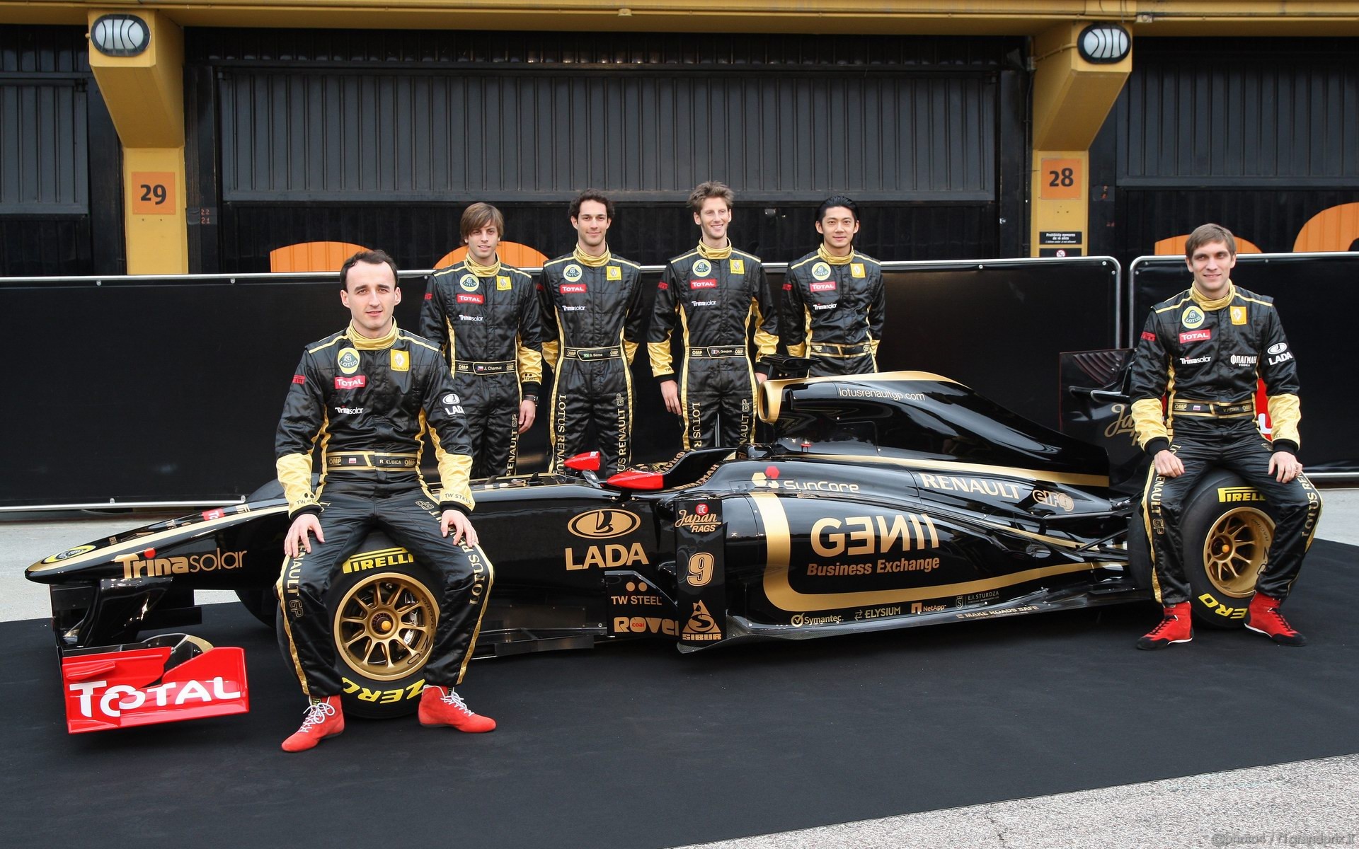 Lotus Renault R31 1920x1200