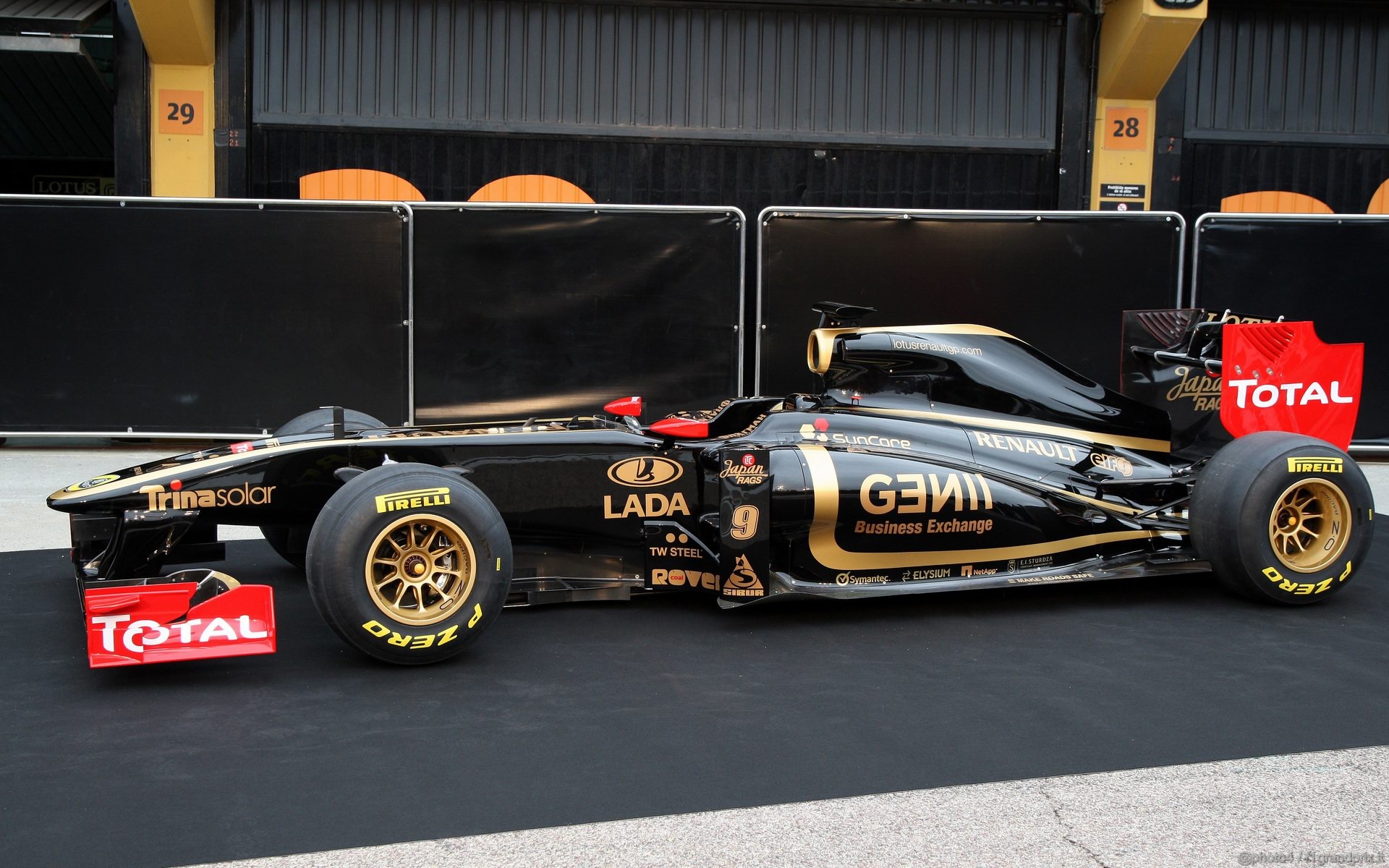 Lotus Renault R31 1920x1200
