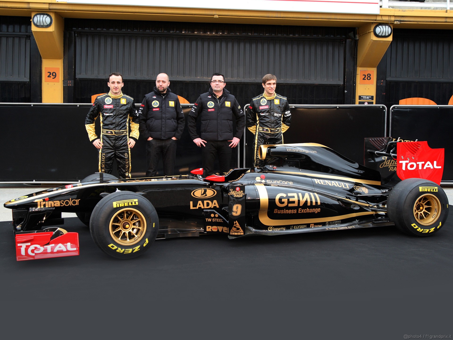 Lotus Renault R31 1920x1440