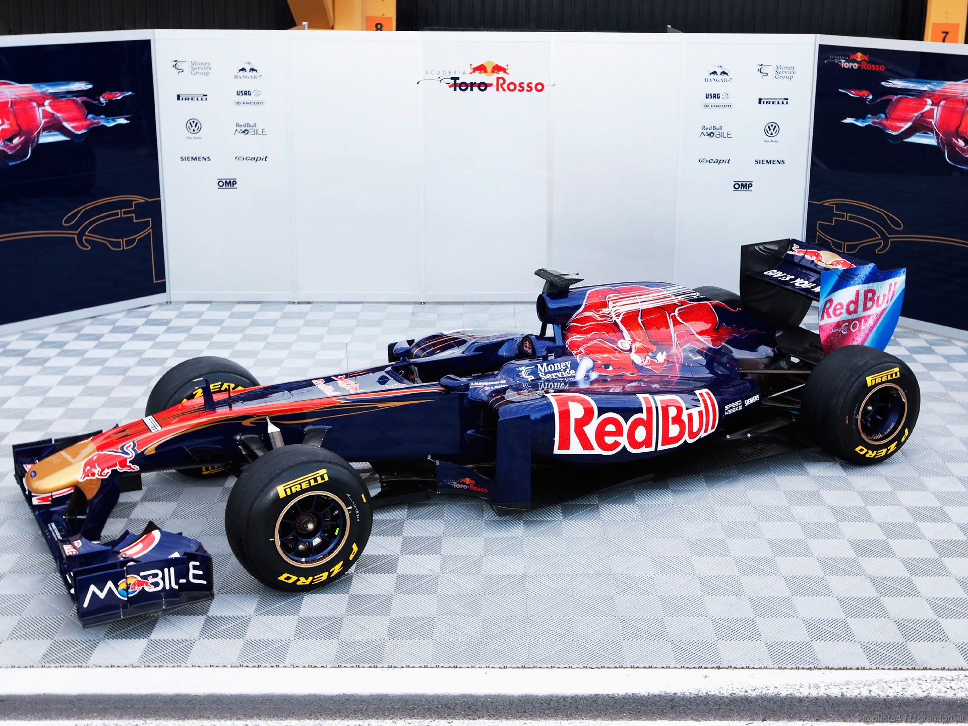 Toro Rosso STR 2011 1920x1440