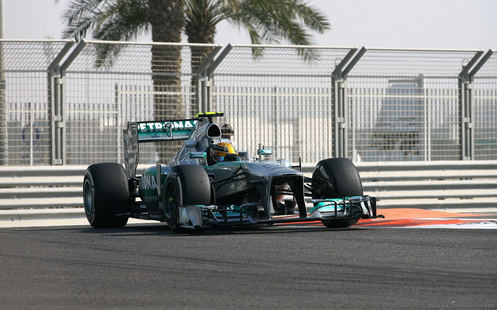 GP ABU DHABI 1680x1050