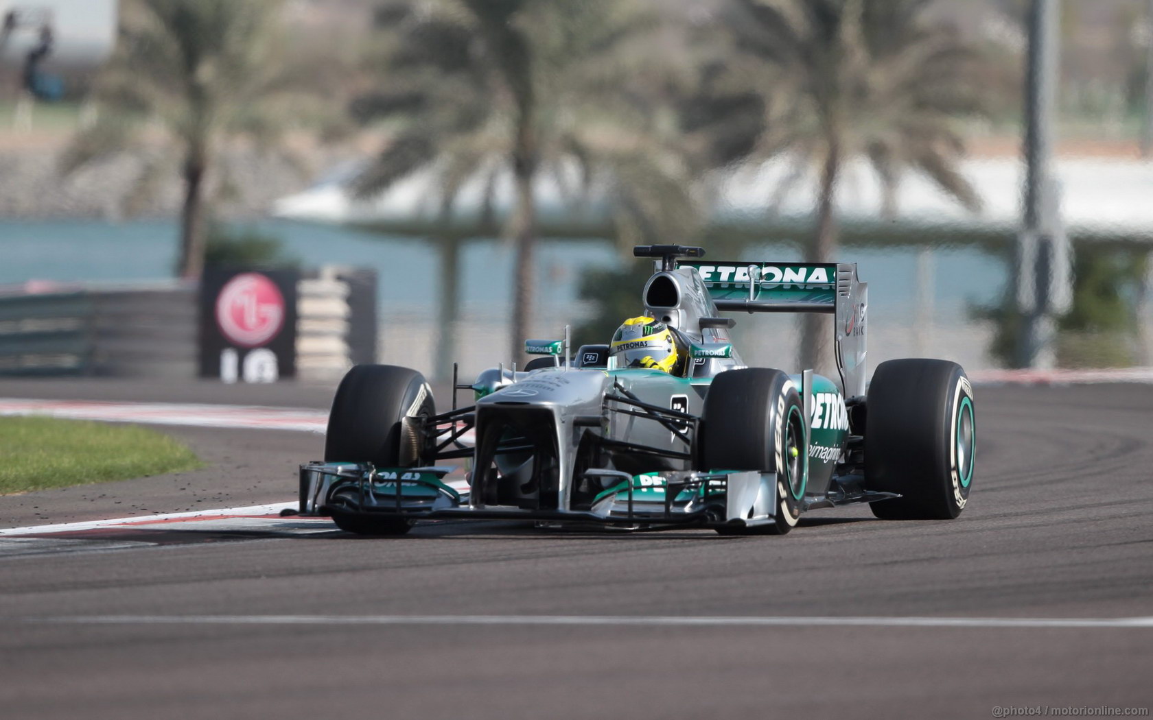 GP ABU DHABI 1680x1050