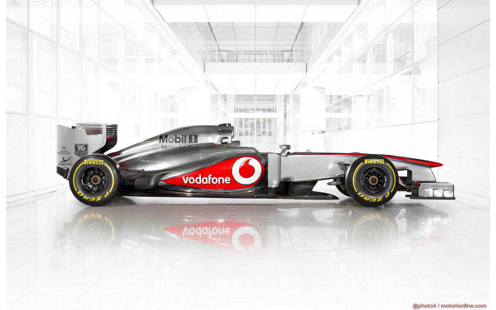 MCLAREN MP4-28 1680x1050