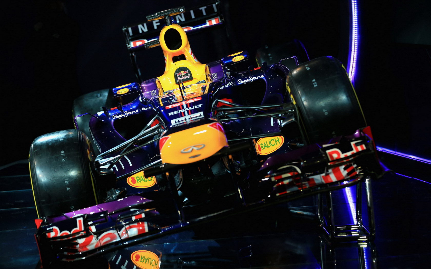 RED BULL RB9 1680x1050