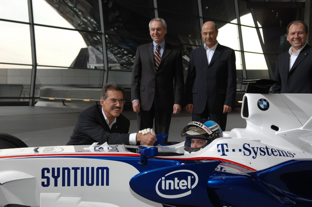 BMW SAUBER F1 08, Monday 14th January 2008 BMW Welt, Munich, Germany. The Launch of the BMW Sauber F1.08. Mario Theissen ( BMW Motorsport Director) shakes hands with BMW Sauber F1 Team driver Nick Heidfeld (GER) Dr Friedrich Eichiner (Member of the Board of BMW AG) Peter Sauber e Willy Rampf (Technical Director BMW Sauber F1 Team) look on. This image is copyright free for editorial use © BMW AG 